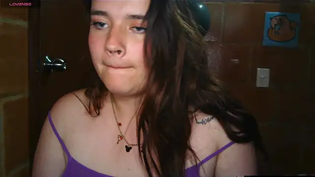 Charlotte Allen  online show from November 5, 2025, 1:38 am