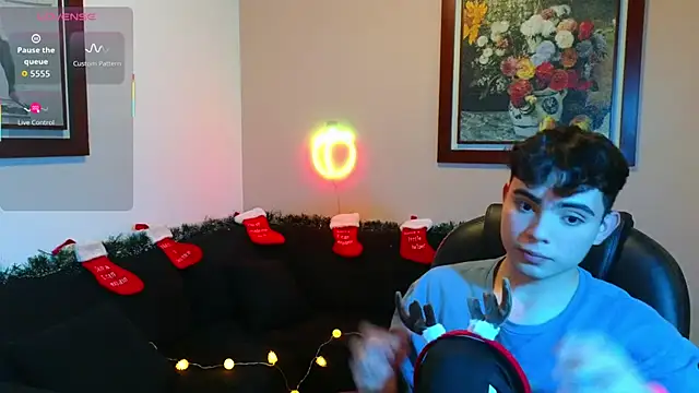 Snapshot of petitegigant33 chatting on November 8, 2025, 12:55 am petitegigant33 online show from November 8, 2025, 12:55 am