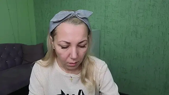 Snapshot of Jade_Journey chatting on November 5, 2025, 6:02 am Jade Journey online show from November 5, 2025, 6:02 am