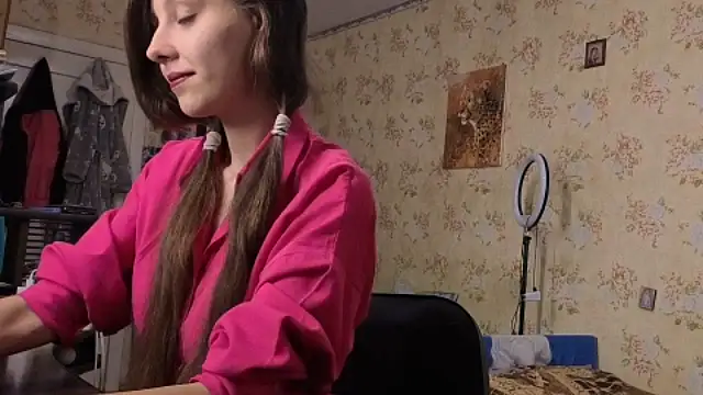 Snapshot of LahomaSassano chatting on November 5, 2025, 9:09 am LahomaSassano online show from November 5, 2025, 9:09 am