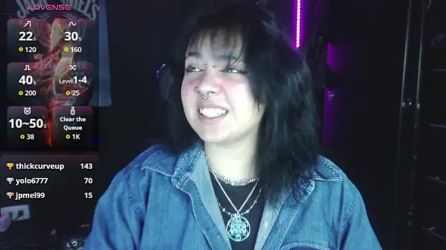 Jessie  wild online show from November 17, 2025, 12:33 pm