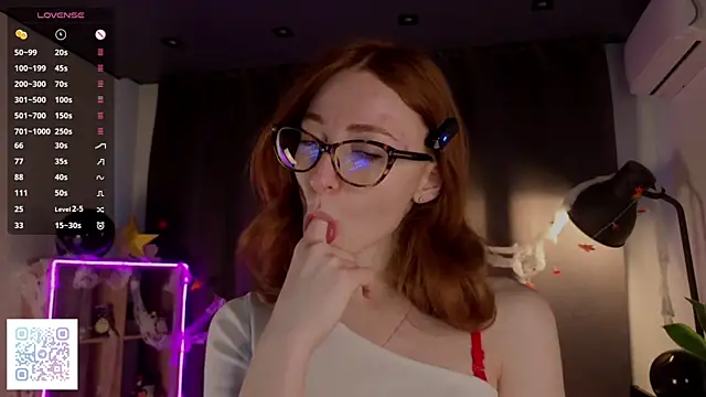 CloraGravel online show from November 3, 2025, 4:25 am