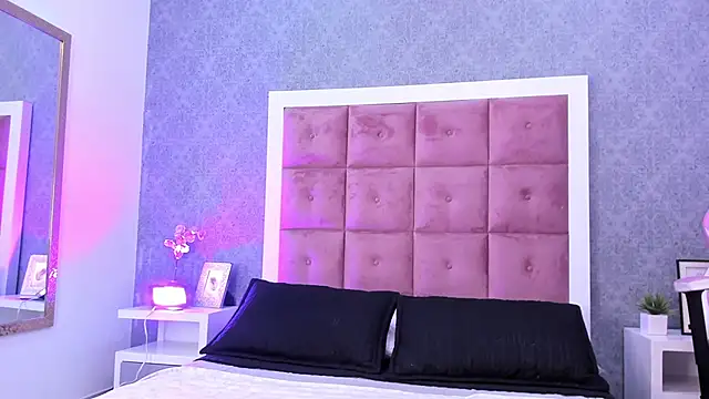 ailenaranda online show from November 11, 2025, 1:11 pm