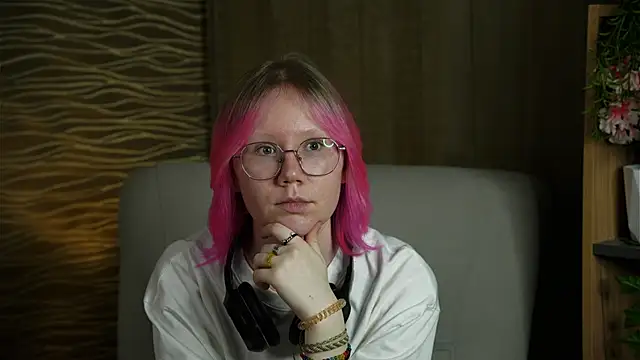 HanVertz online show from November 1, 2025, 9:22 am