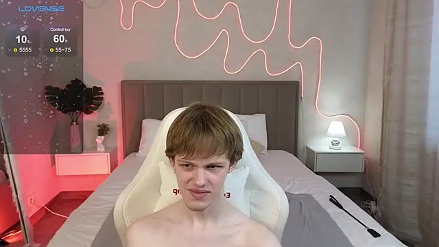 Fakeangel87 online show from November 12, 2025, 4:35 am