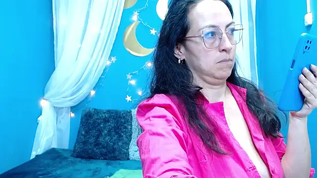 Lauryn Jones online show from December 2, 2025, 3:18 pm