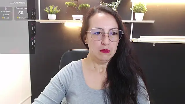 Snapshot of Lauryn_Jones chatting on April 20, 2026, 4:43 pm Lauryn Jones online show from April 20, 2026, 4:43 pm