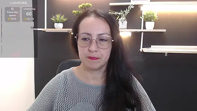 Snapshot of Lauryn_Jones chatting on April 21, 2026, 4:56 pm Lauryn Jones online show from April 21, 2026, 4:56 pm