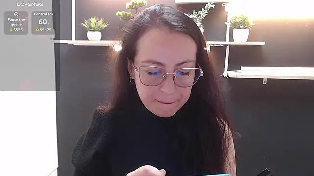 Snapshot of Lauryn_Jones chatting on April 22, 2026, 7:26 pm Lauryn Jones online show from April 22, 2026, 7:26 pm