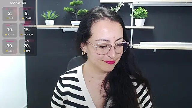 Snapshot of Lauryn_Jones chatting on April 28, 2026, 6:46 pm Lauryn Jones online show from April 28, 2026, 6:46 pm