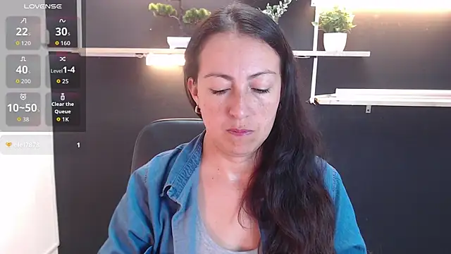 Snapshot of Lauryn_Jones chatting on May 11, 2026, 5:21 pm Lauryn Jones online show from May 11, 2026, 5:21 pm