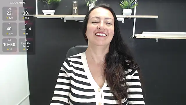 Snapshot of Lauryn_Jones chatting on May 12, 2026, 5:21 pm Lauryn Jones online show from May 12, 2026, 5:21 pm