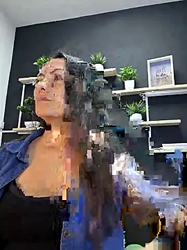 Snapshot of Lauryn_Jones chatting on May 25, 2026, 4:46 pm Lauryn Jones online show from May 25, 2026, 4:46 pm
