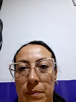 Snapshot of Lauryn_Jones chatting on July 5, 2026, 2:18 am Lauryn Jones online show from July 5, 2026, 2:18 am