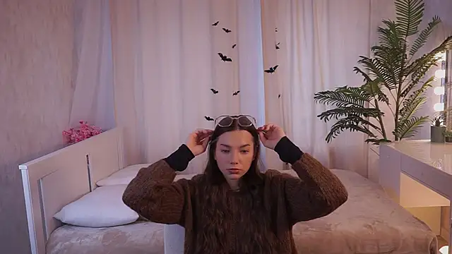 LupitaPicazo online show from November 4, 2025, 6:34 am