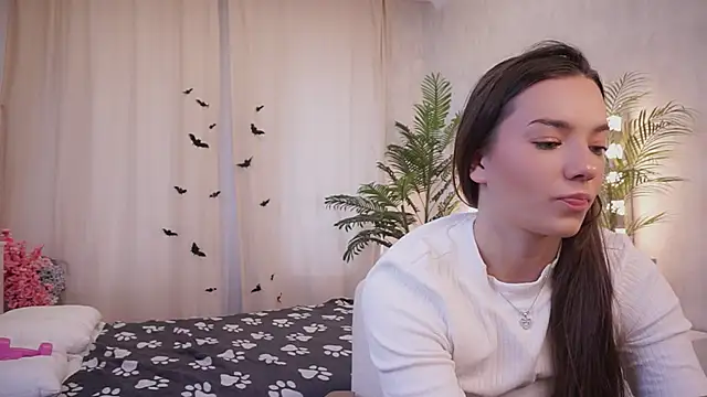 LupitaPicazo online show from November 5, 2025, 9:20 am