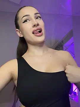 Muna Luu online show from November 2, 2025, 8:33 pm