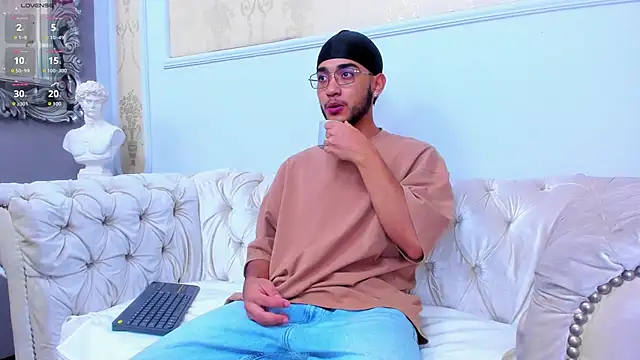 MatteoRicci  online show from November 4, 2025, 7:35 pm