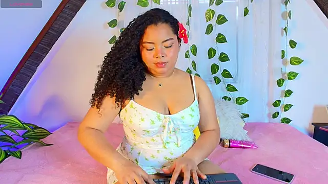 Snapshot of alanaa_gomezz chatting on June 1, 2026, 6:53 pm alanaa gomezz online show from June 1, 2026, 6:53 pm
