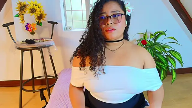 alanaa gomezz online show from July 13, 2026, 6:33 pm