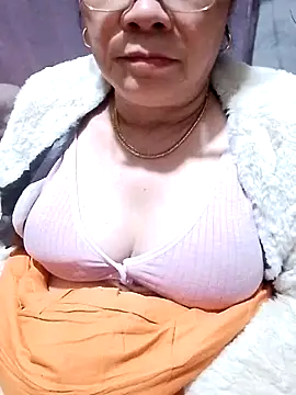 small-house123 online show from November 28, 2025, 10:07 am