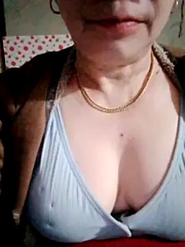 small-house123 online show from February 5, 2026, 1:10 am