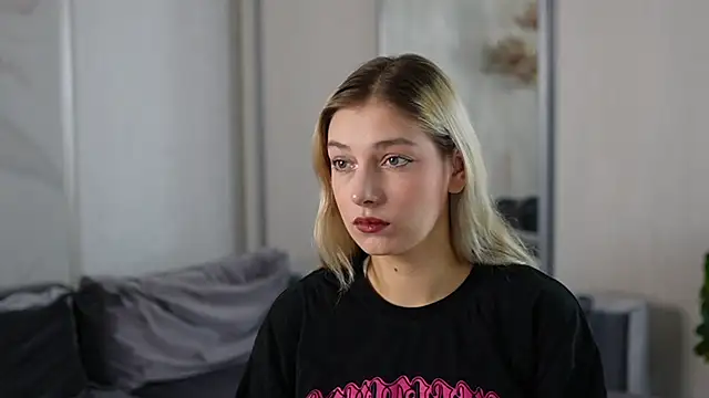 BlushVenom online show from November 6, 2025, 2:29 pm