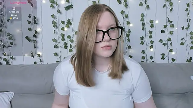 victoria pum  online show from November 3, 2025, 2:07 pm