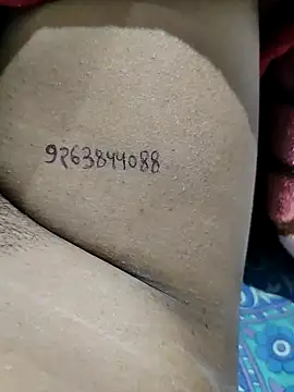 mahikumari878 online show from November 4, 2025, 7:57 pm