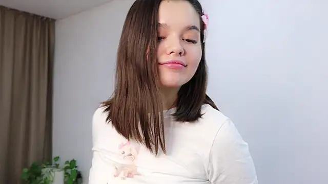 Snapshot of Xo_Laura chatting on November 5, 2025, 8:36 am Xo Laura online show from November 5, 2025, 8:36 am