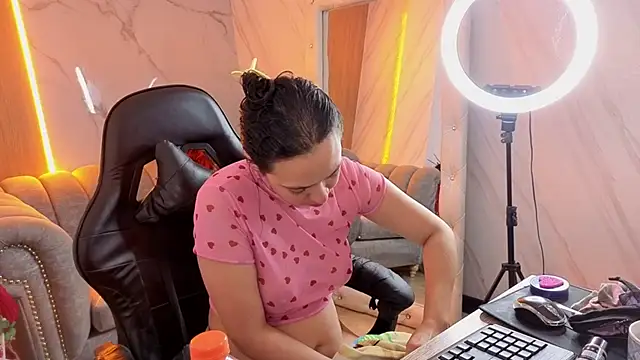 gabriella storm tf online show from April 14, 2026, 4:02 pm