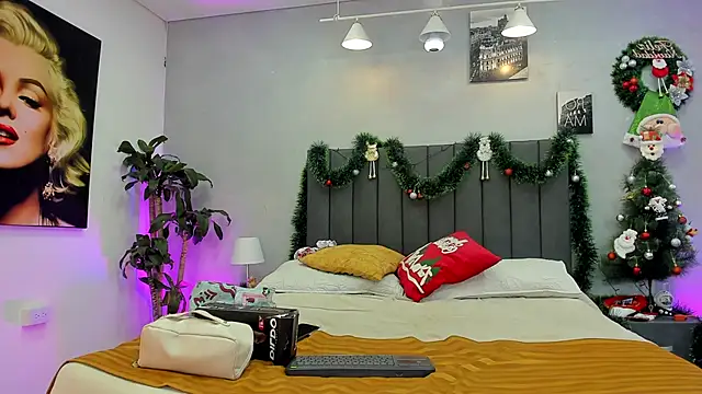 kendra london online show from December 15, 2025, 11:36 am