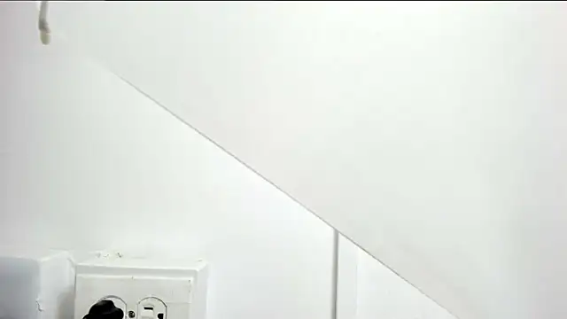 kendra london online show from February 28, 2026, 11:22 am