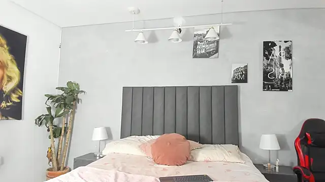 Snapshot of kendra_london chatting on May 29, 2026, 10:57 am kendra london online show from May 29, 2026, 10:57 am