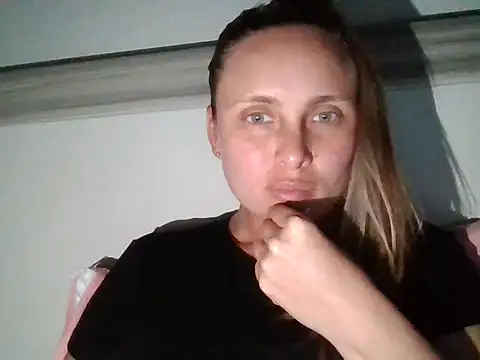 LaManu89 online show from November 4, 2025, 1:16 am