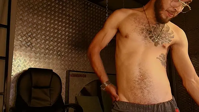 liam sait online show from November 5, 2025, 3:17 am