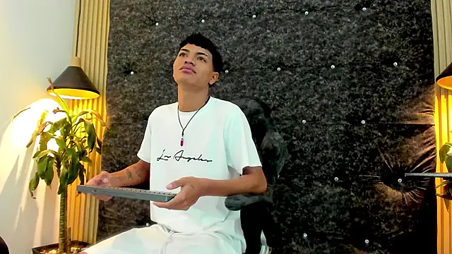 Yilmer hot online show from November 3, 2025, 11:55 am