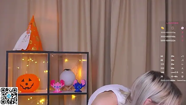 RiriKiss online show from November 4, 2025, 8:08 pm