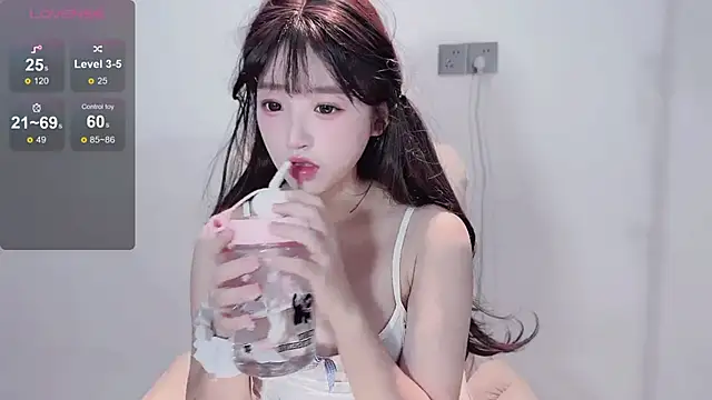 Yaiyigirl online show from November 7, 2025, 4:29 pm