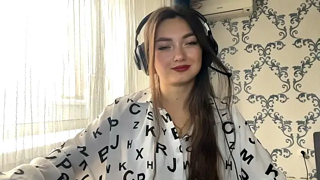 TwotyBright online show from November 6, 2025, 8:04 am