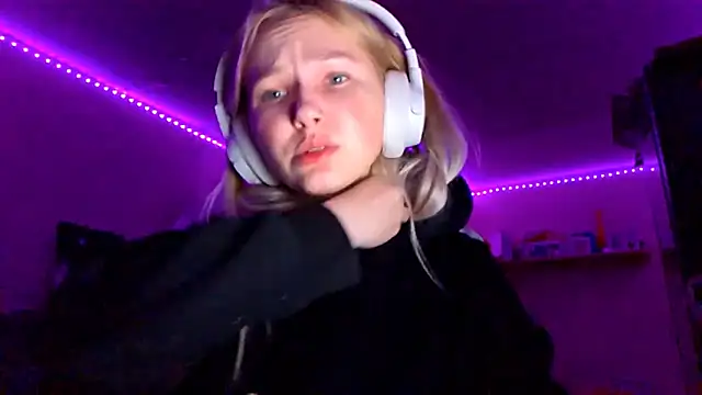 KarinRobertson online show from November 23, 2025, 6:30 pm