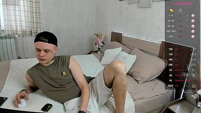 Snapshot of MettBliss chatting on November 4, 2025, 5:06 am MettBliss online show from November 4, 2025, 5:06 am