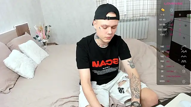 Snapshot of MettBliss chatting on November 5, 2025, 3:28 am MettBliss online show from November 5, 2025, 3:28 am