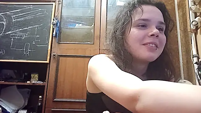 Snapshot of RosaleeSwint chatting on November 3, 2025, 10:10 pm RosaleeSwint online show from November 3, 2025, 10:10 pm