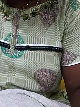 hyd couple7878 online show from November 25, 2025, 1:22 pm