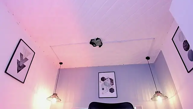 zoe-moreau online show from February 11, 2026, 7:41 pm