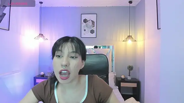 zoe-moreau online show from March 16, 2026, 7:29 pm