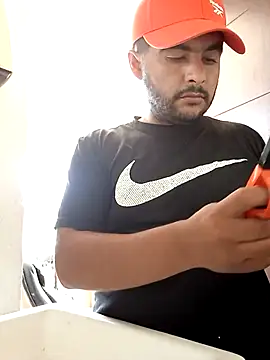 Snapshot of Yerackhip chatting on November 14, 2025, 9:35 pm Yerackhip online show from November 14, 2025, 9:35 pm