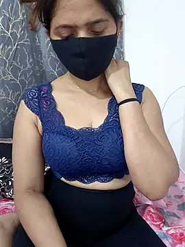 Aarti909090 online show from March 22, 2026, 3:37 pm