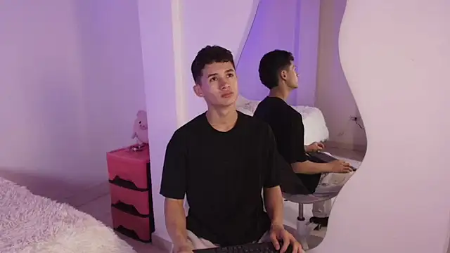 Eiden Blake online show from December 3, 2025, 11:47 pm